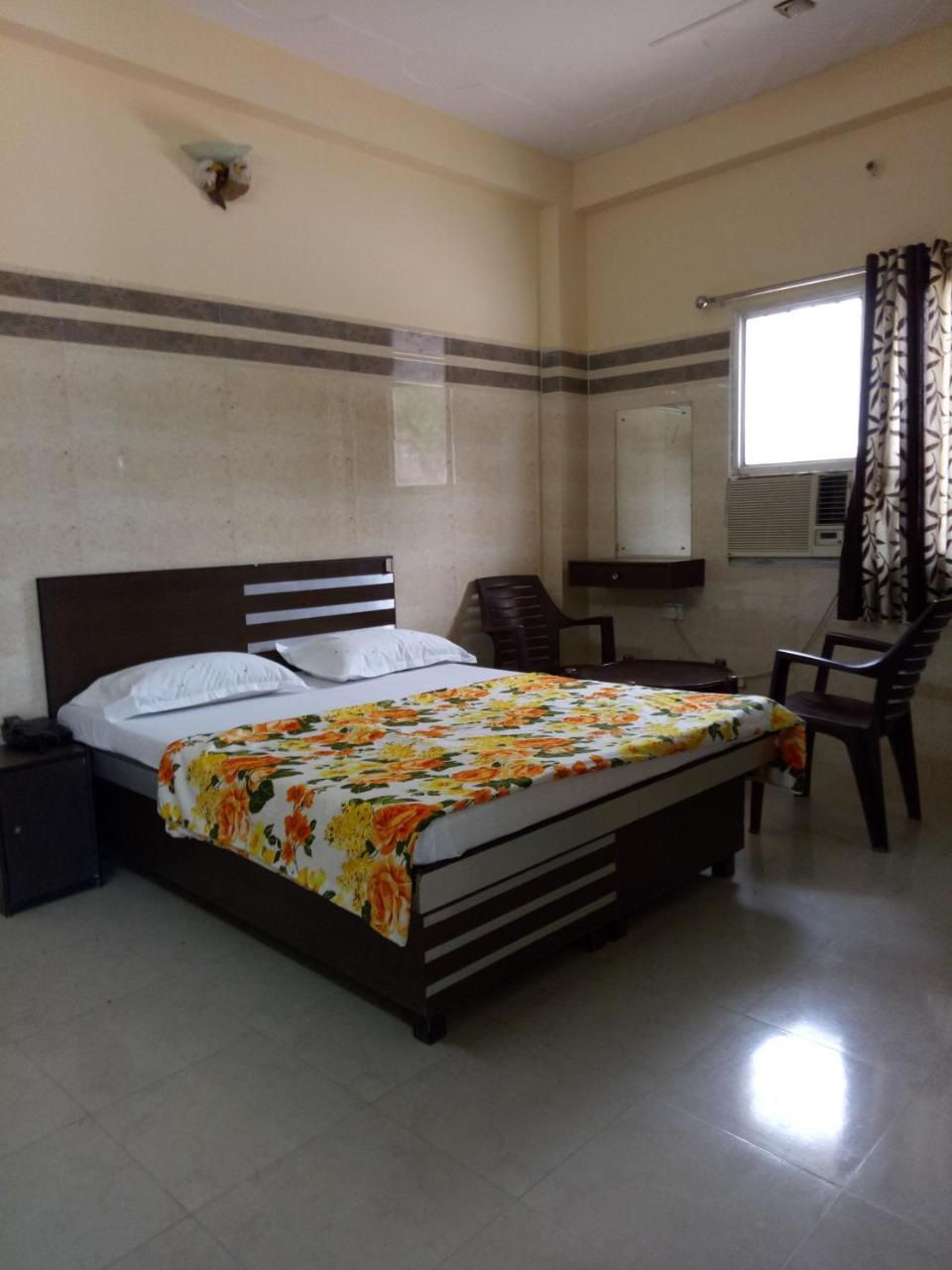 Kanchan Palace Vrindavan Exterior photo